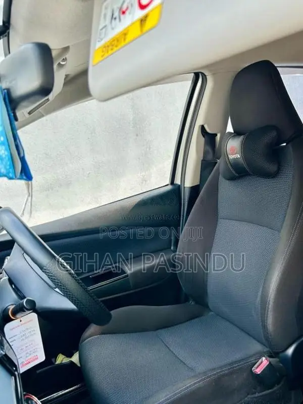Toyota Vitz 2016 Car (Used)