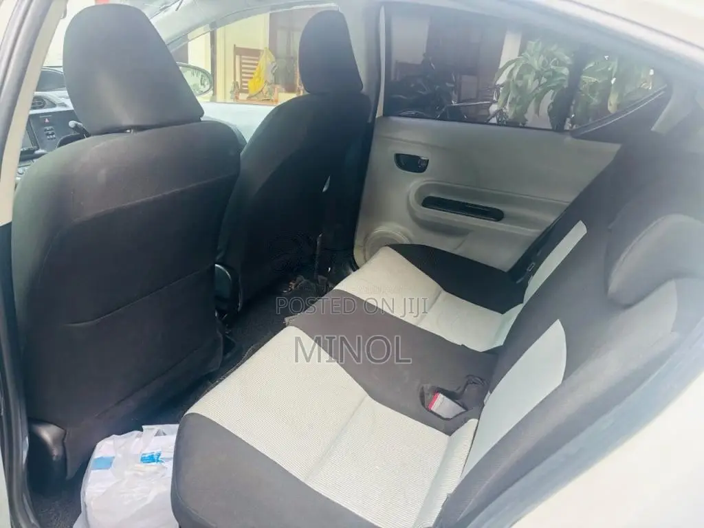 Toyota Aqua 2012 Car (Used)