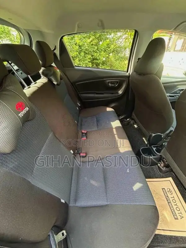 Toyota Vitz 2016 Car (Used)