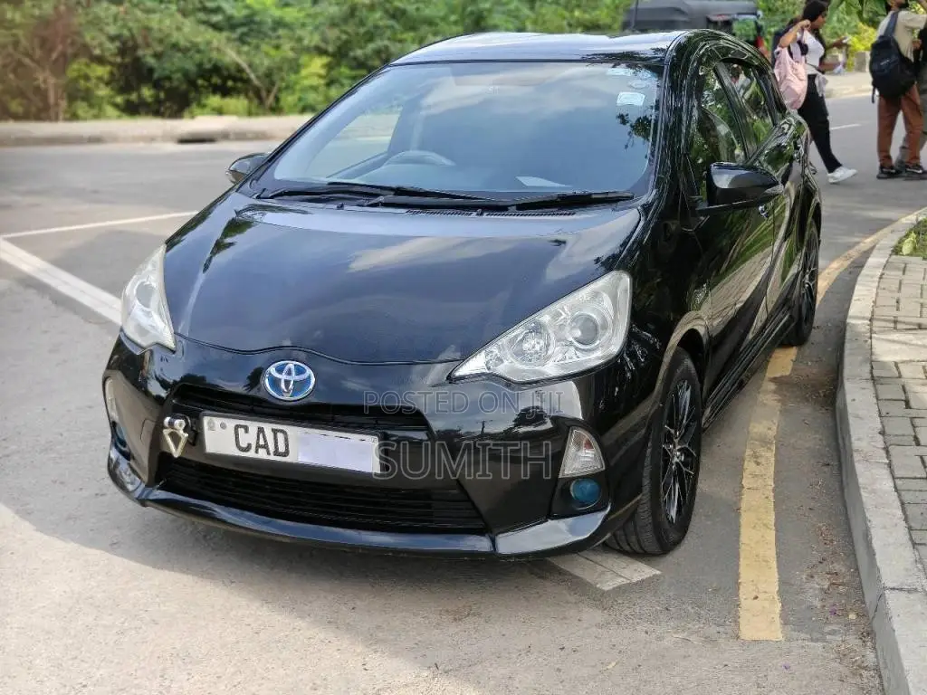 Toyota Aqua S Limited 2014 Car (Used)