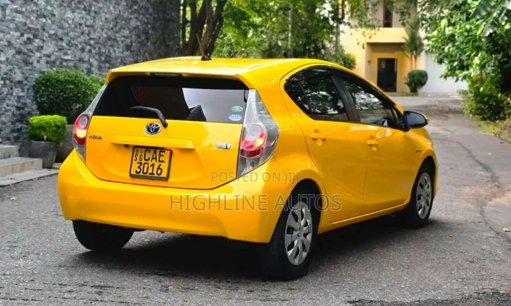 Toyota Aqua 2014 Car (Used)
