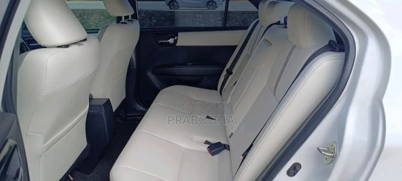 Toyota Axio 2018 Car (Used)