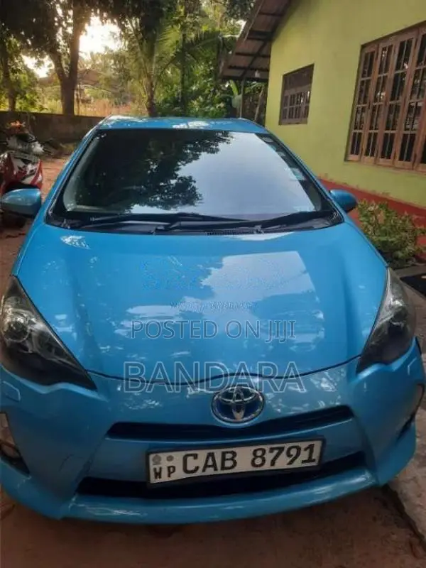 Toyota Aqua 2014 Car (Used)
