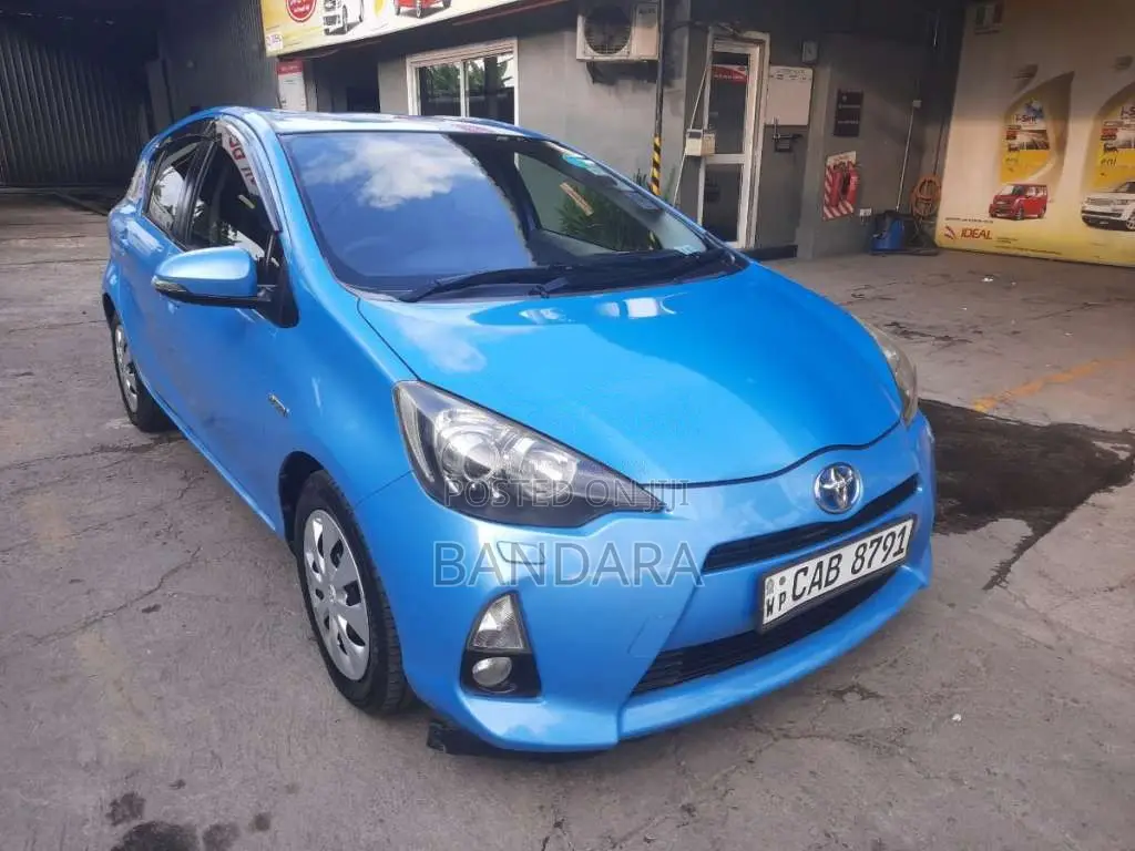 Toyota Aqua 2014 Car (Used)