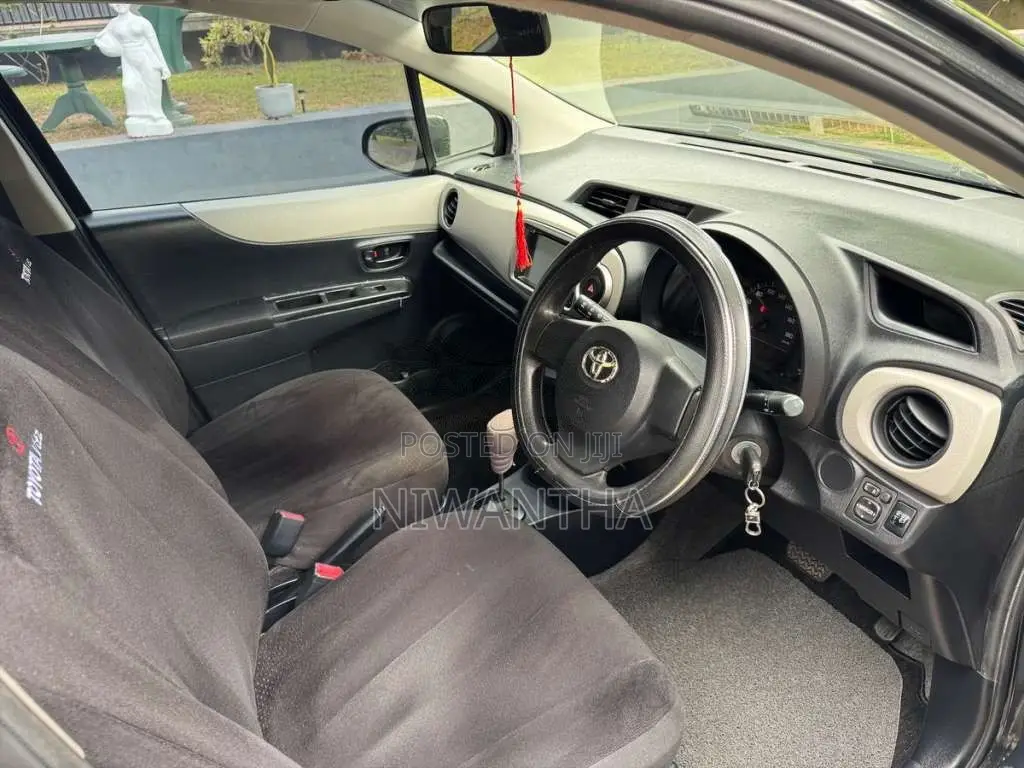 Toyota Vitz 2011 Car (Used)