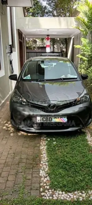 Toyota Vitz 2015 Car (Used)