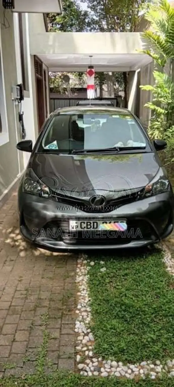 Toyota Vitz 2015 Car (Used)
