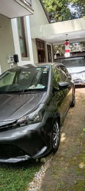 Toyota Vitz 2015 Car (Used)