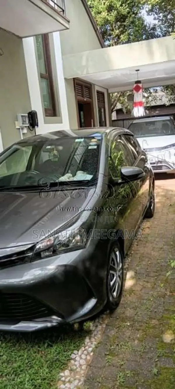 Toyota Vitz 2015 Car (Used)