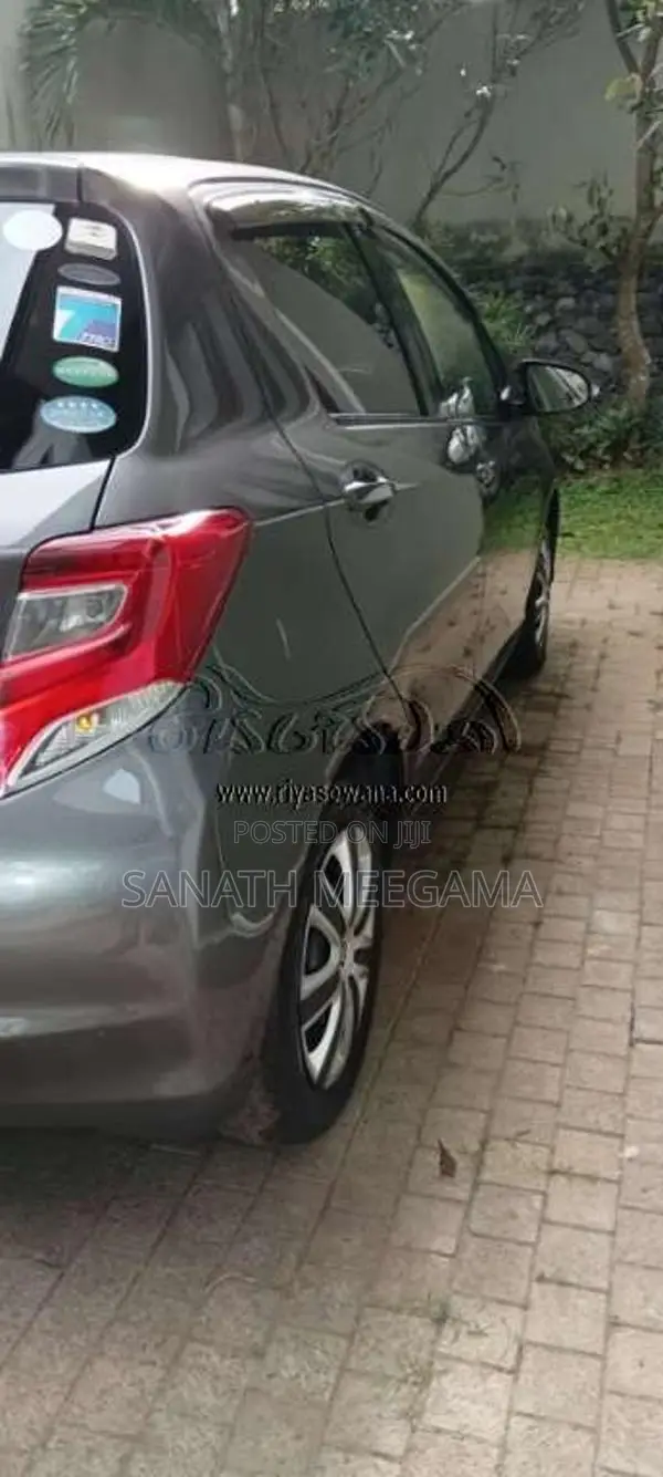Toyota Vitz 2015 Car (Used)