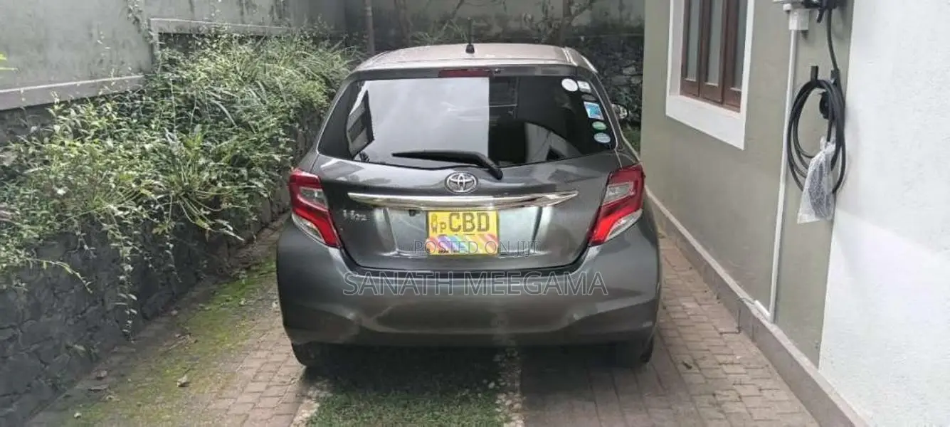 Toyota Vitz 2015 Car (Used)