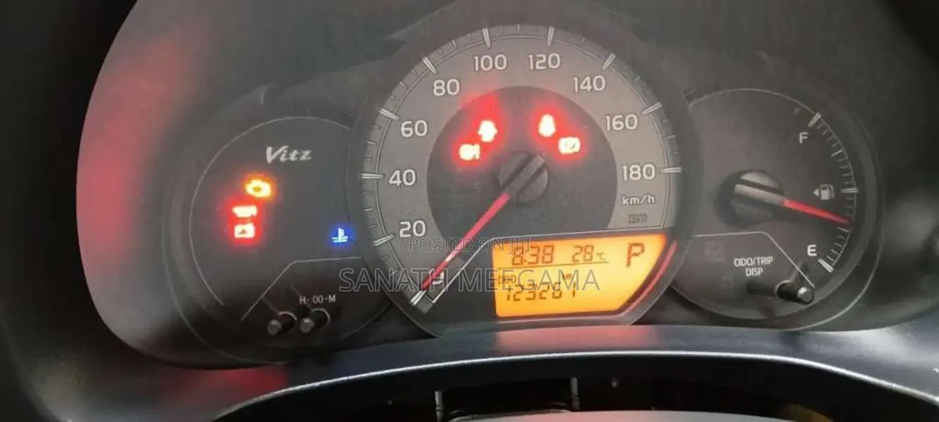 Toyota Vitz 2015 Car (Used)