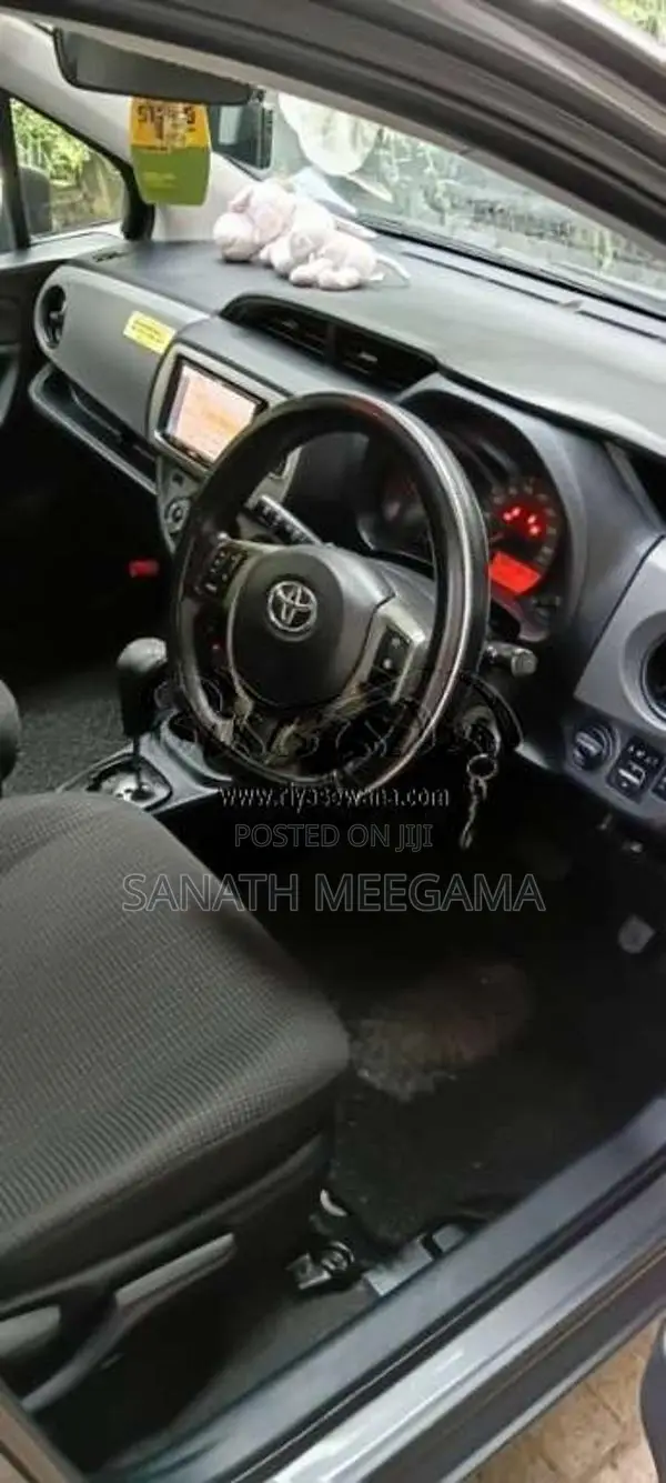 Toyota Vitz 2015 Car (Used)