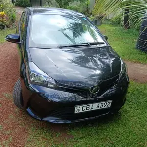 Toyota Vitz 2016 Car (Used)