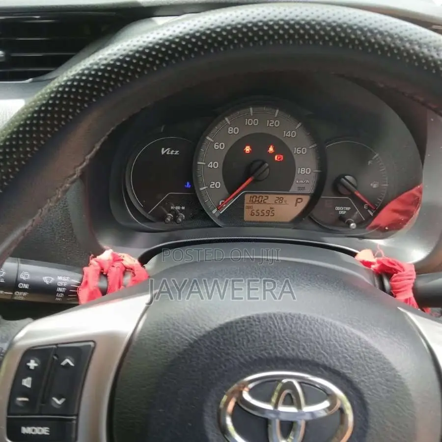Toyota Vitz 2016 Car (Used)