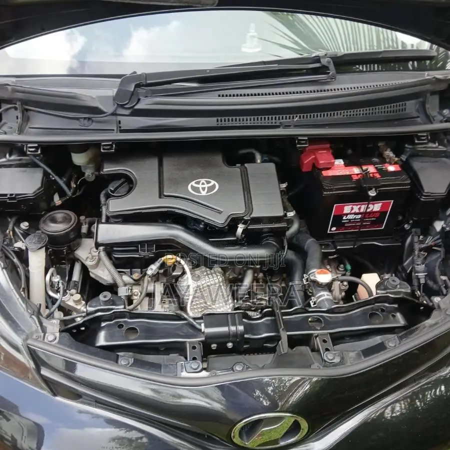 Toyota Vitz 2016 Car (Used)