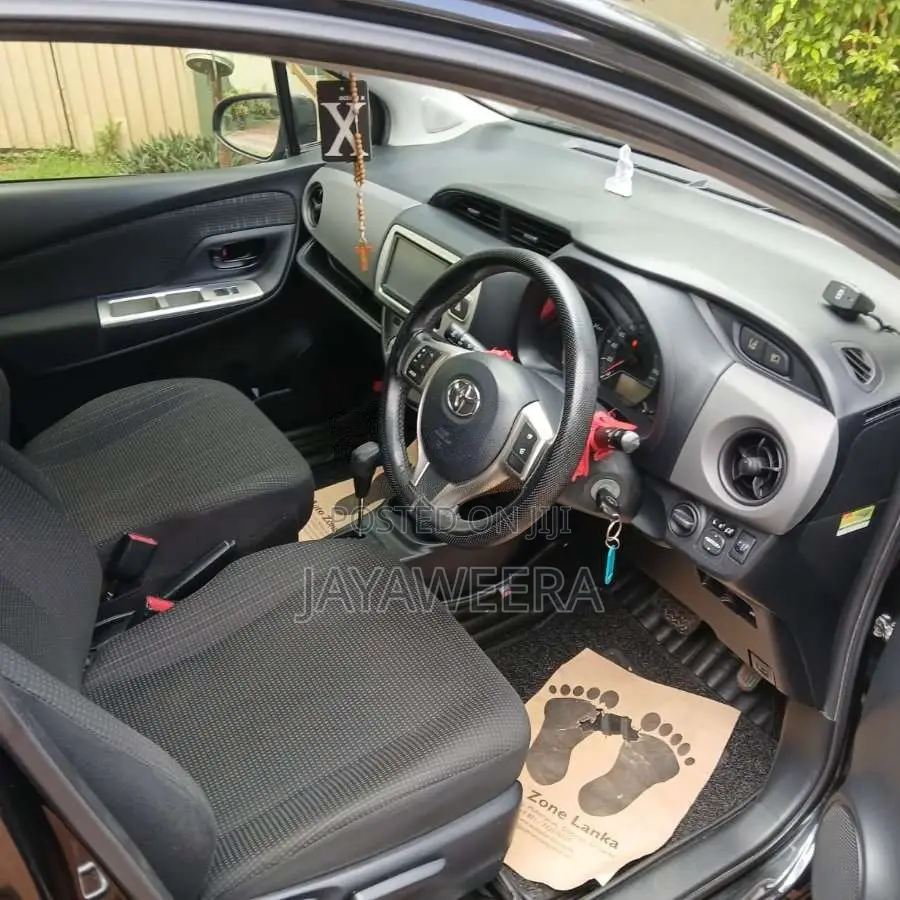 Toyota Vitz 2016 Car (Used)