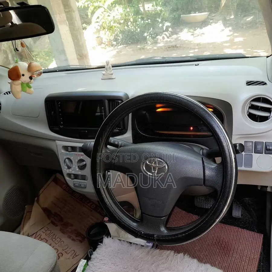 Toyota Pixis 2016 Car (Used)