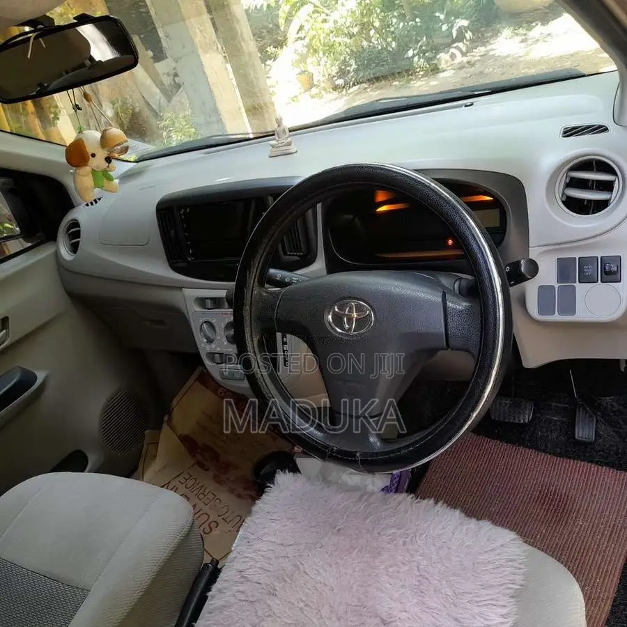 Toyota Pixis 2016 Car (Used)