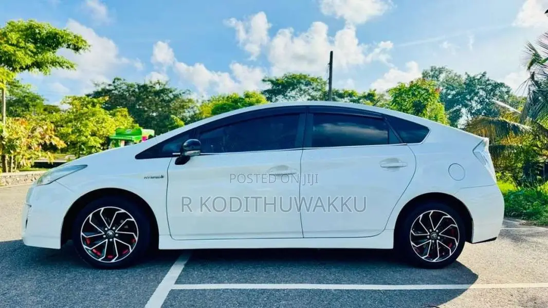 Toyota Prius 2011 Car (Used)