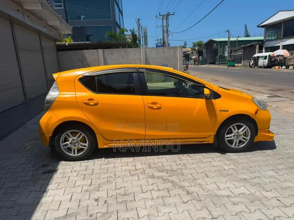 Toyota Aqua 2012 Car (Used)
