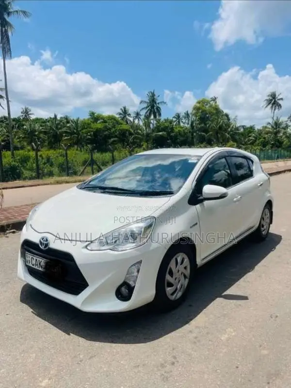 Toyota Aqua Urban Body 2015 Car (Used)