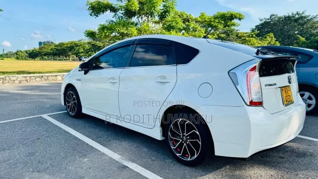 Toyota Prius 2011 Car (Used)