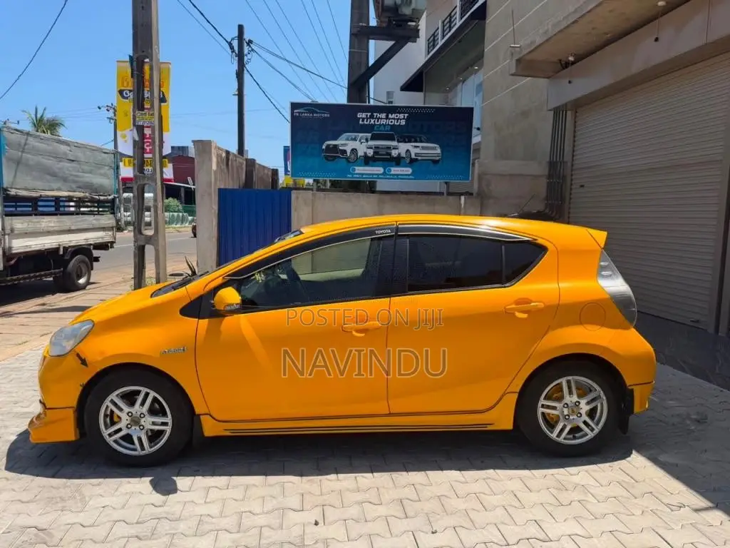Toyota Aqua 2012 Car (Used)