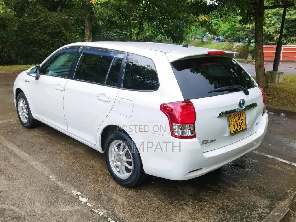 Toyota Axio Fielder 2014 Car (Used)