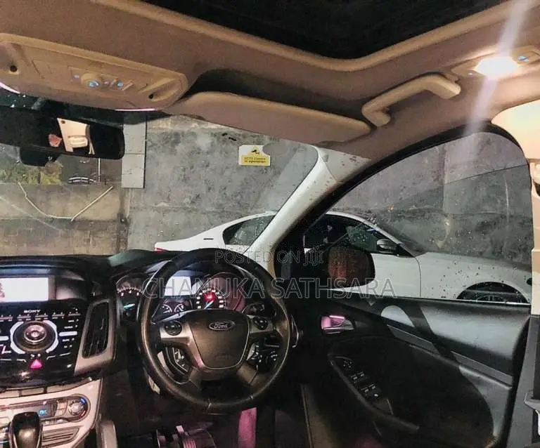 Ford Focus 2012 Car (Used)