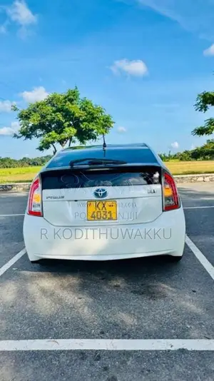 Toyota Prius 2011 Car (Used)