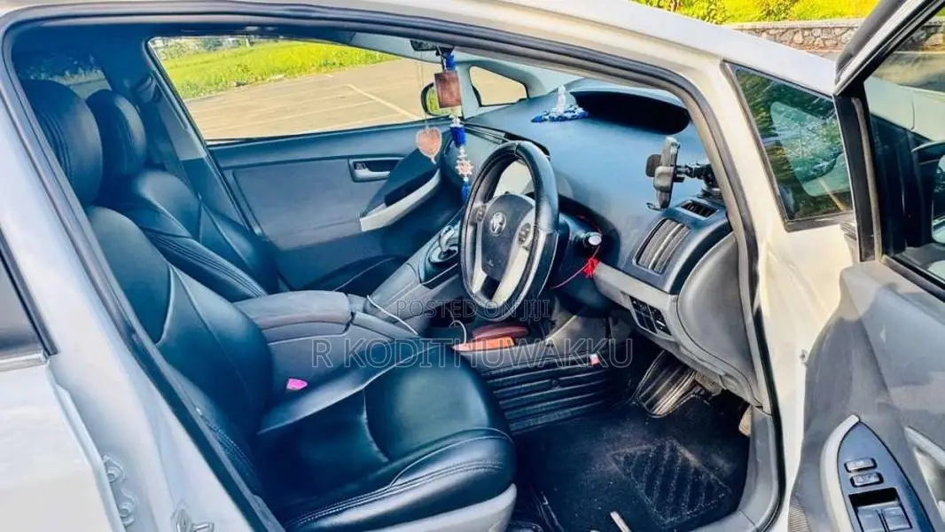 Toyota Prius 2011 Car (Used)