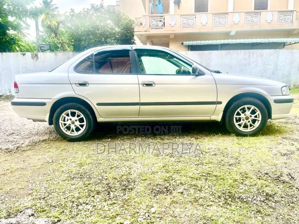 Nissan FB15 2000 Car (Used)