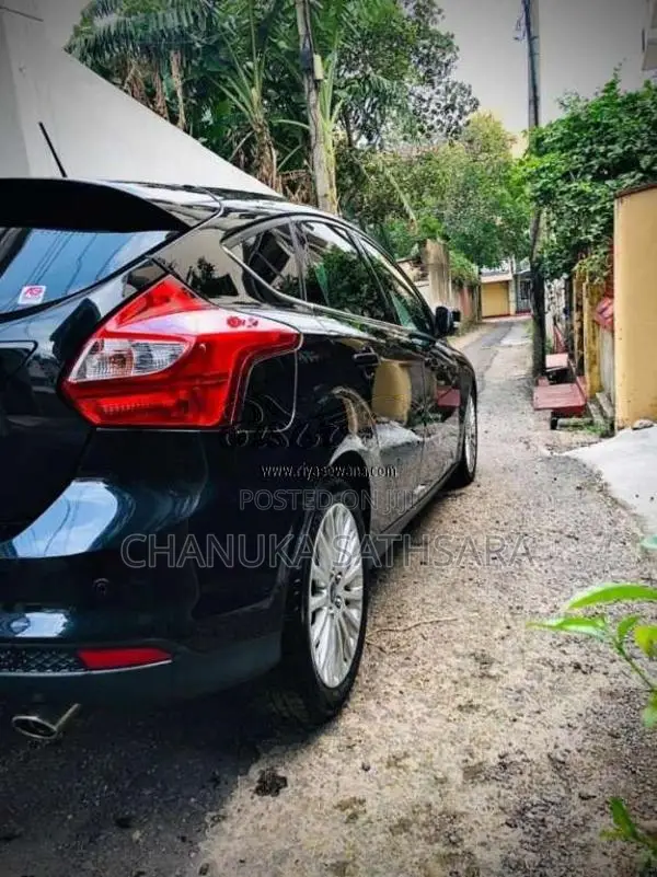 Ford Focus 2012 Car (Used)