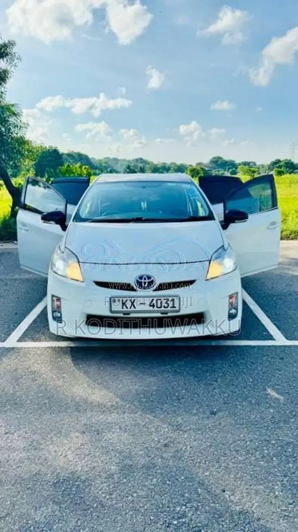 Toyota Prius 2011 Car (Used)