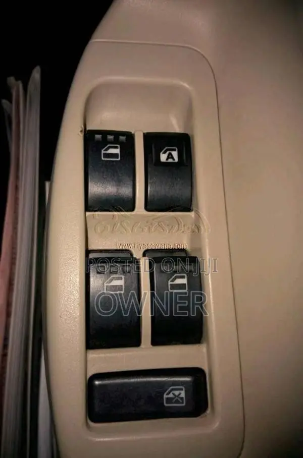 Toyota PASSO HANA KGC30 2013 Car (Used)
