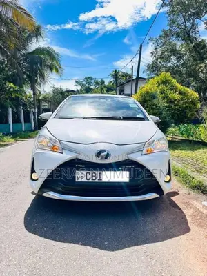 Toyota Vitz 2017 Car (Used)
