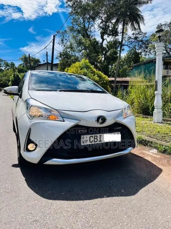 Toyota Vitz 2017 Car (Used)