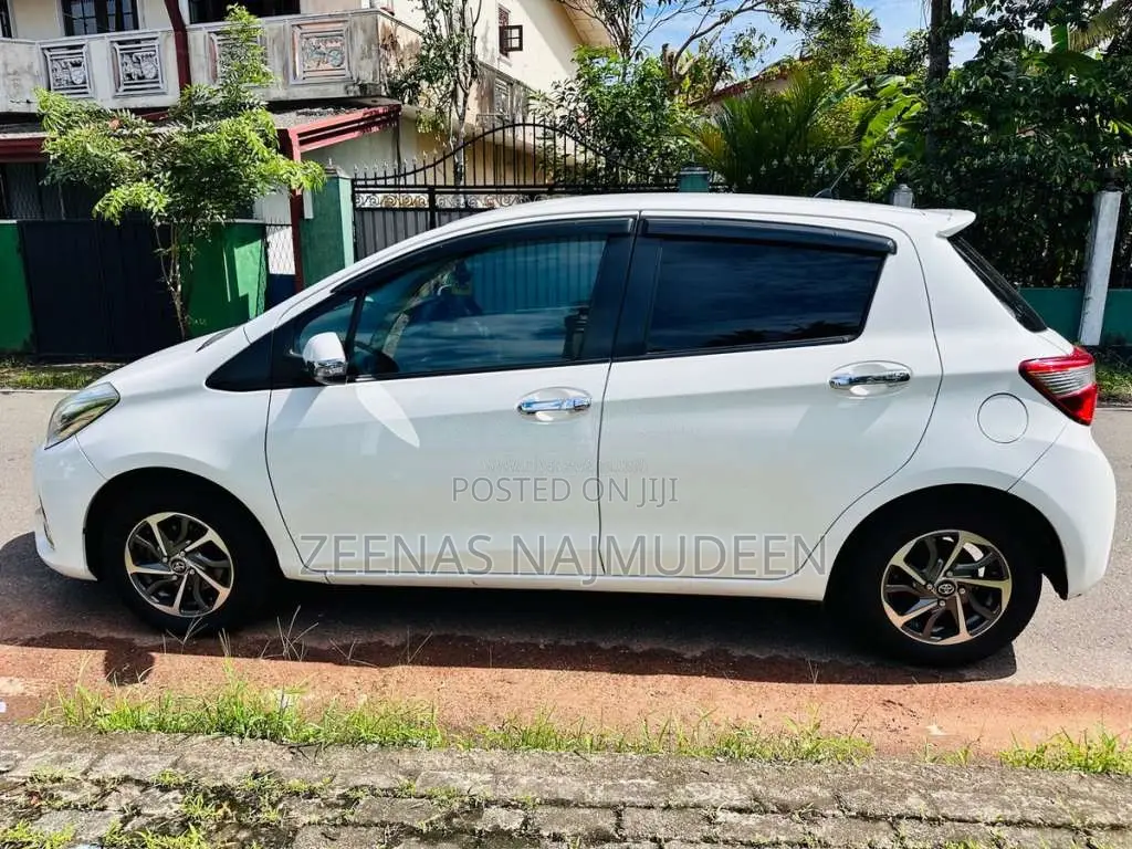 Toyota Vitz 2017 Car (Used)