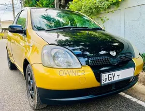 Toyota Vitz 2001 Car (Used)