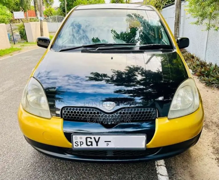 Toyota Vitz 2001 Car (Used)
