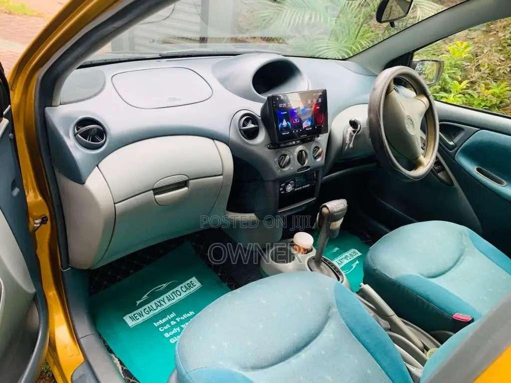 Toyota Vitz 2001 Car (Used)