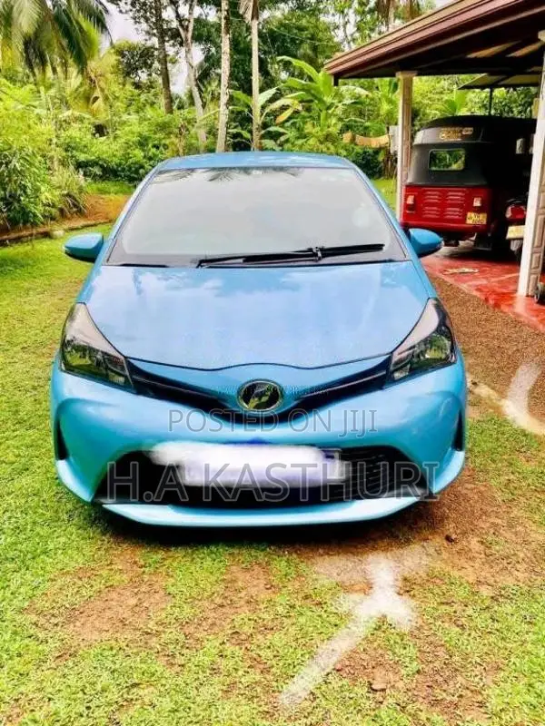 Toyota Vitz 2015 Car (Used)