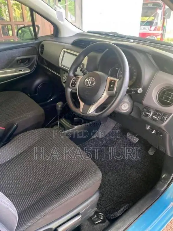 Toyota Vitz 2015 Car (Used)