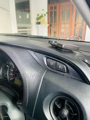 Toyota Vitz 2018 Car (Used)