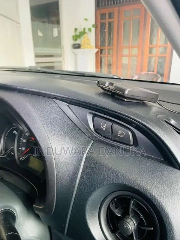 Toyota Vitz 2018 Car (Used)