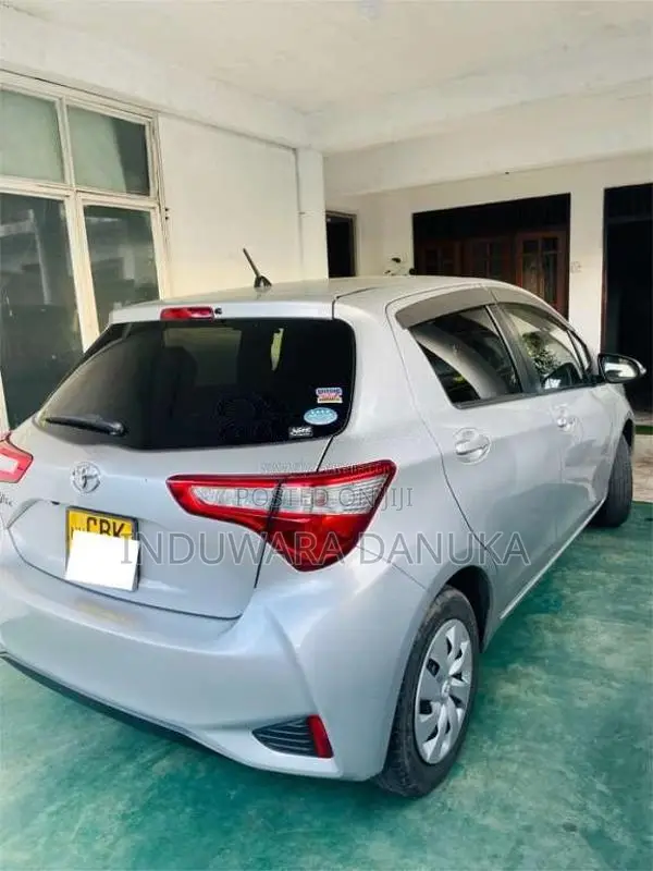 Toyota Vitz 2018 Car (Used)