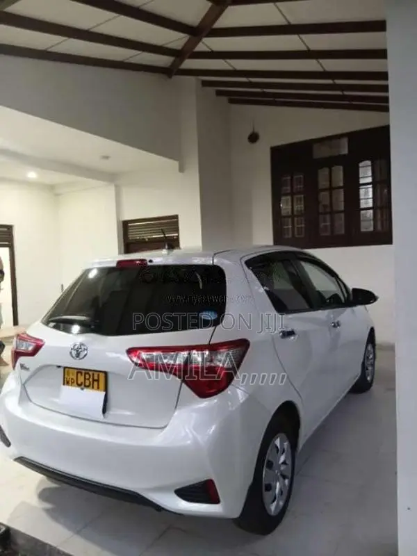 Toyota Vitz 2018 Car (Used)