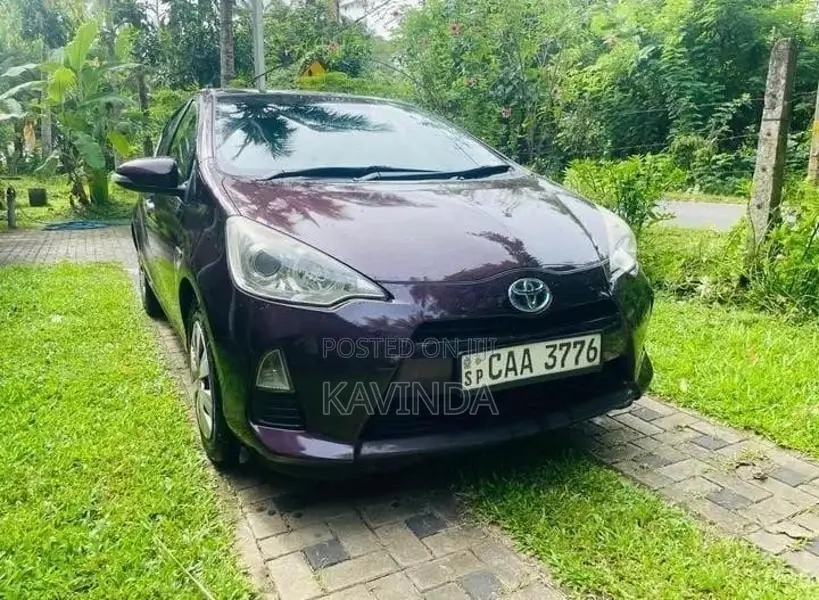 Toyota Aqua 2014 Car (Used)