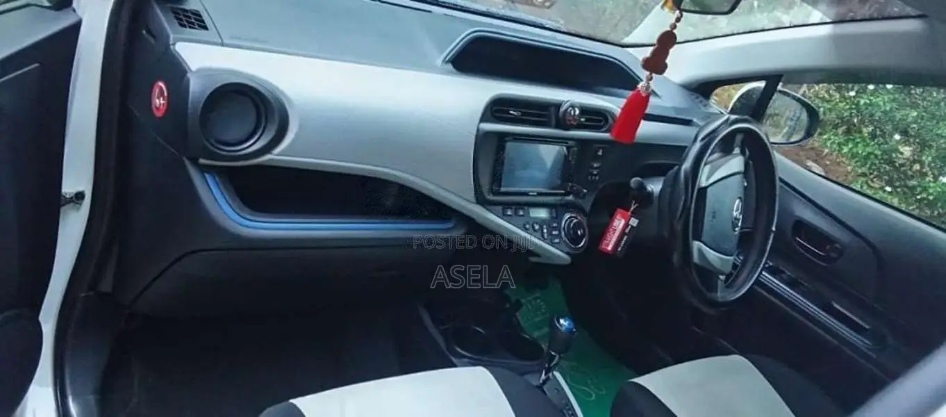 Toyota Aqua 2014 Car (Used)